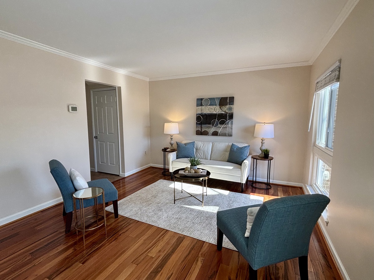 2004 Cambridge Drive , Crofton, MD, US