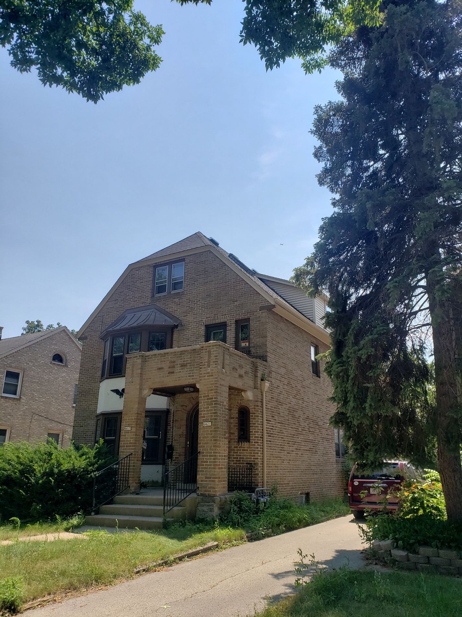 6421 West Wisconsin Avenue , Wauwatosa, WI, US