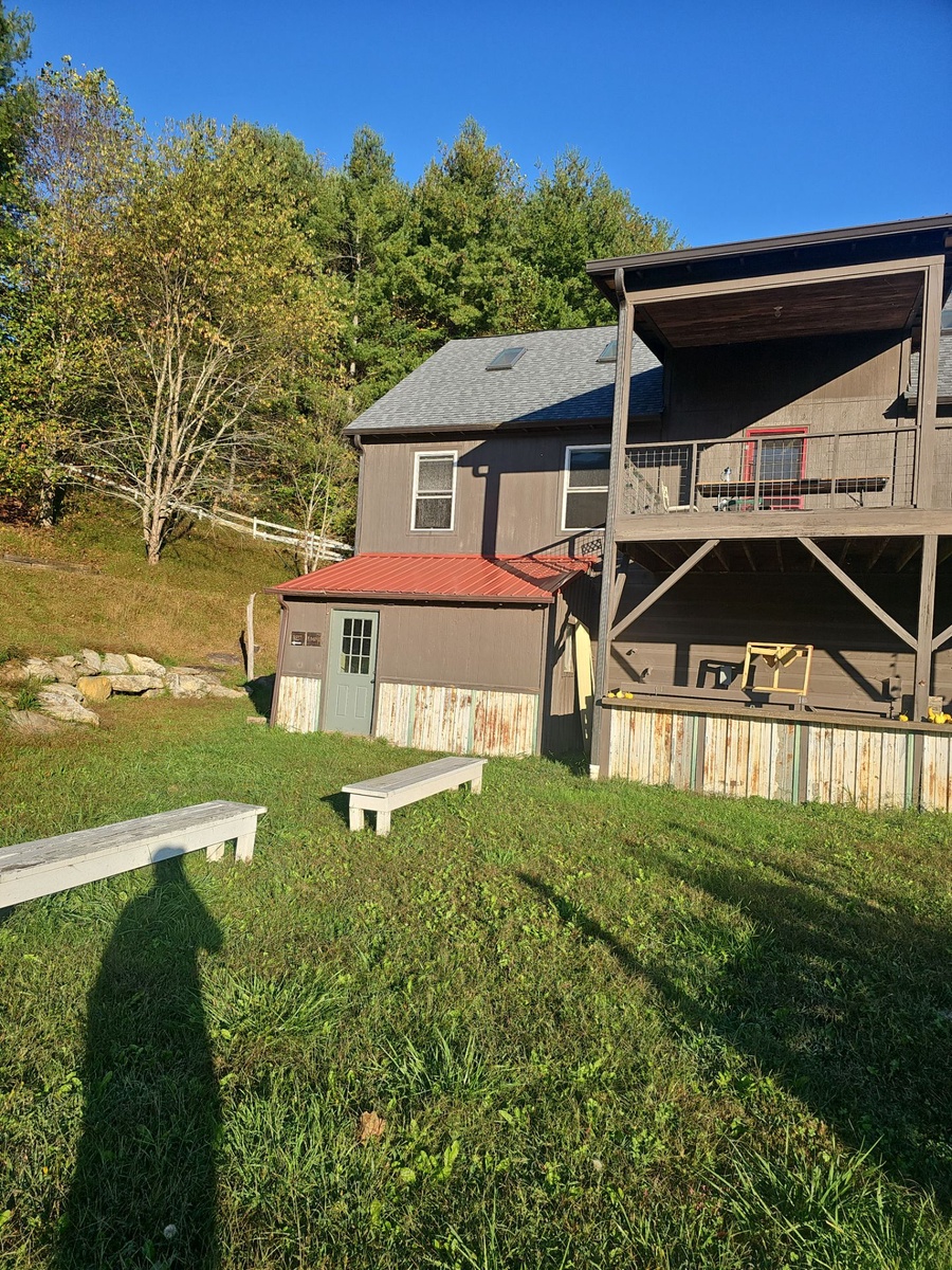 22 Frannys Farm Road , Leicester, NC, US