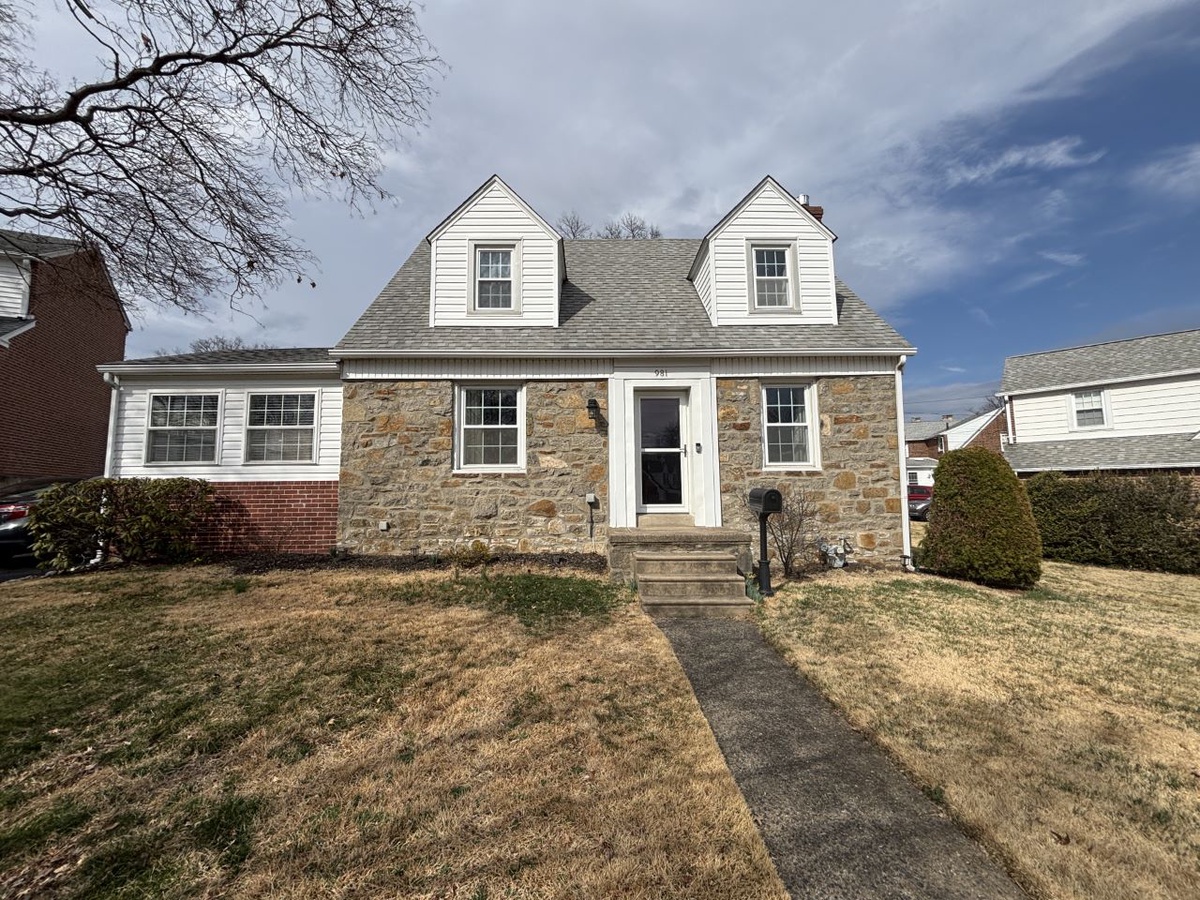 981 Sara Drive , Springfield, PA, US