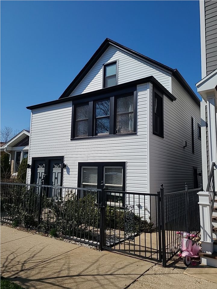 1748 West Newport Avenue , Chicago, IL, US