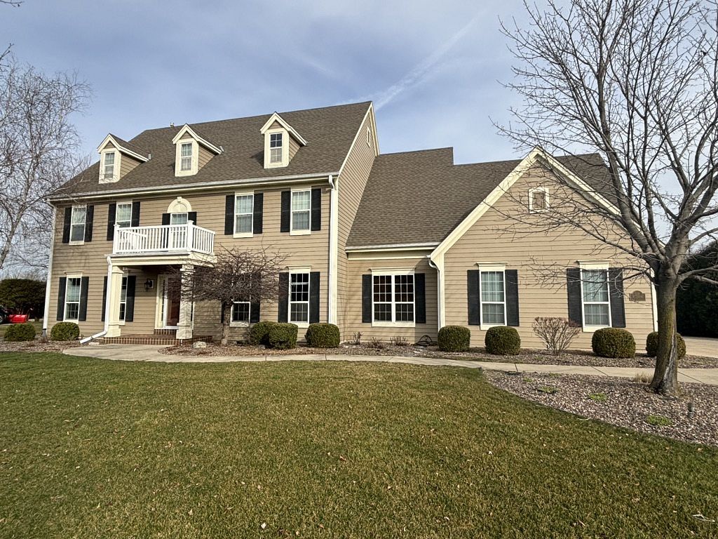 N36W22684 Long Valley Road , Pewaukee, WI, US