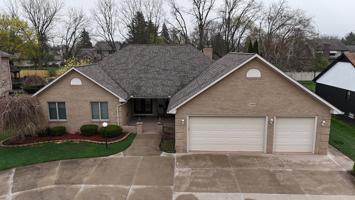 18948 Gary Lane , Livonia, MI, US