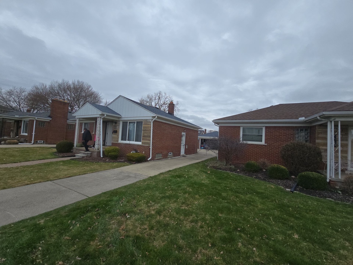 20867 Revere Street , St. Clair Shores, MI, US
