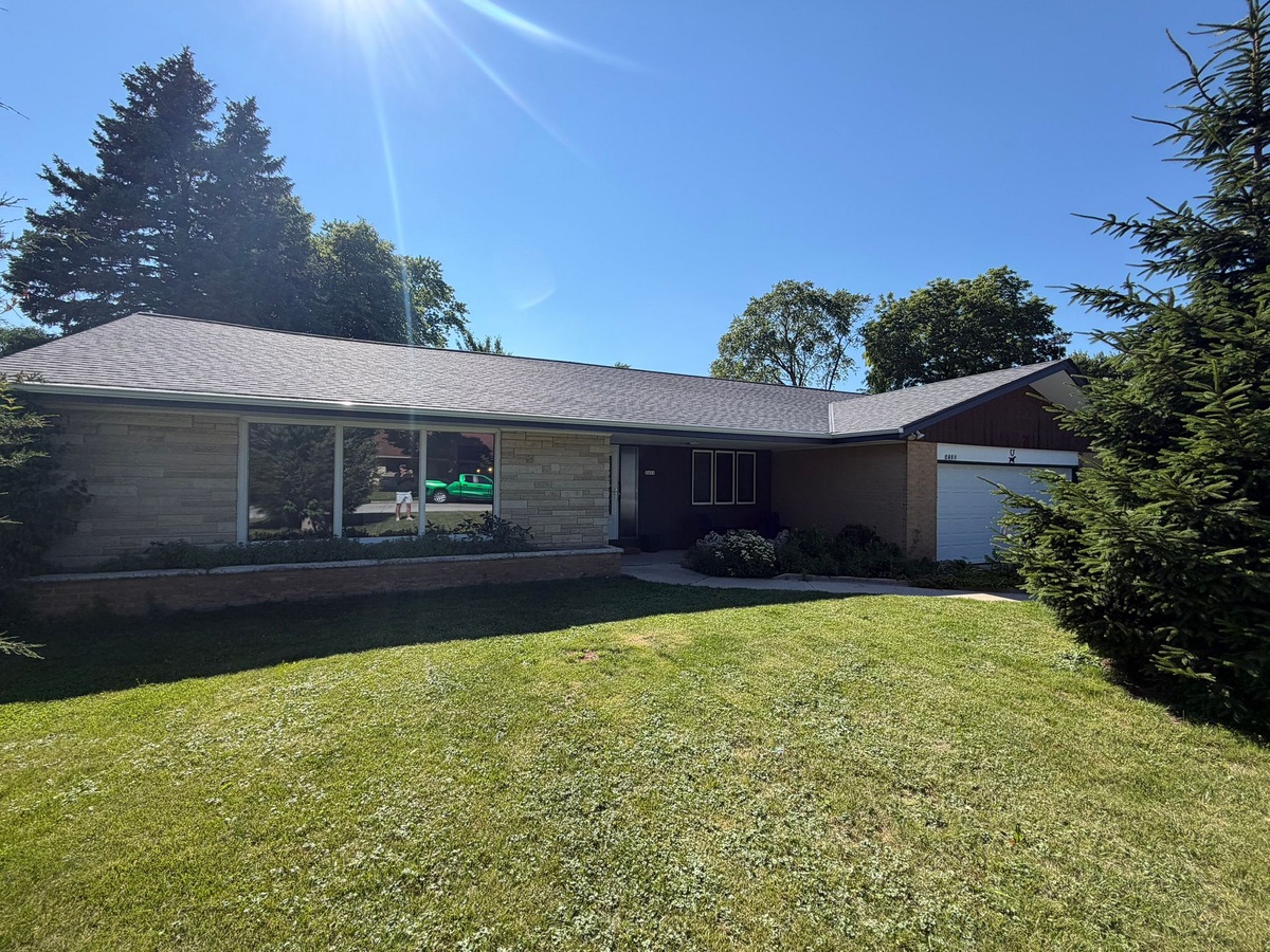 2451 North 115th Street , Wauwatosa, WI, US