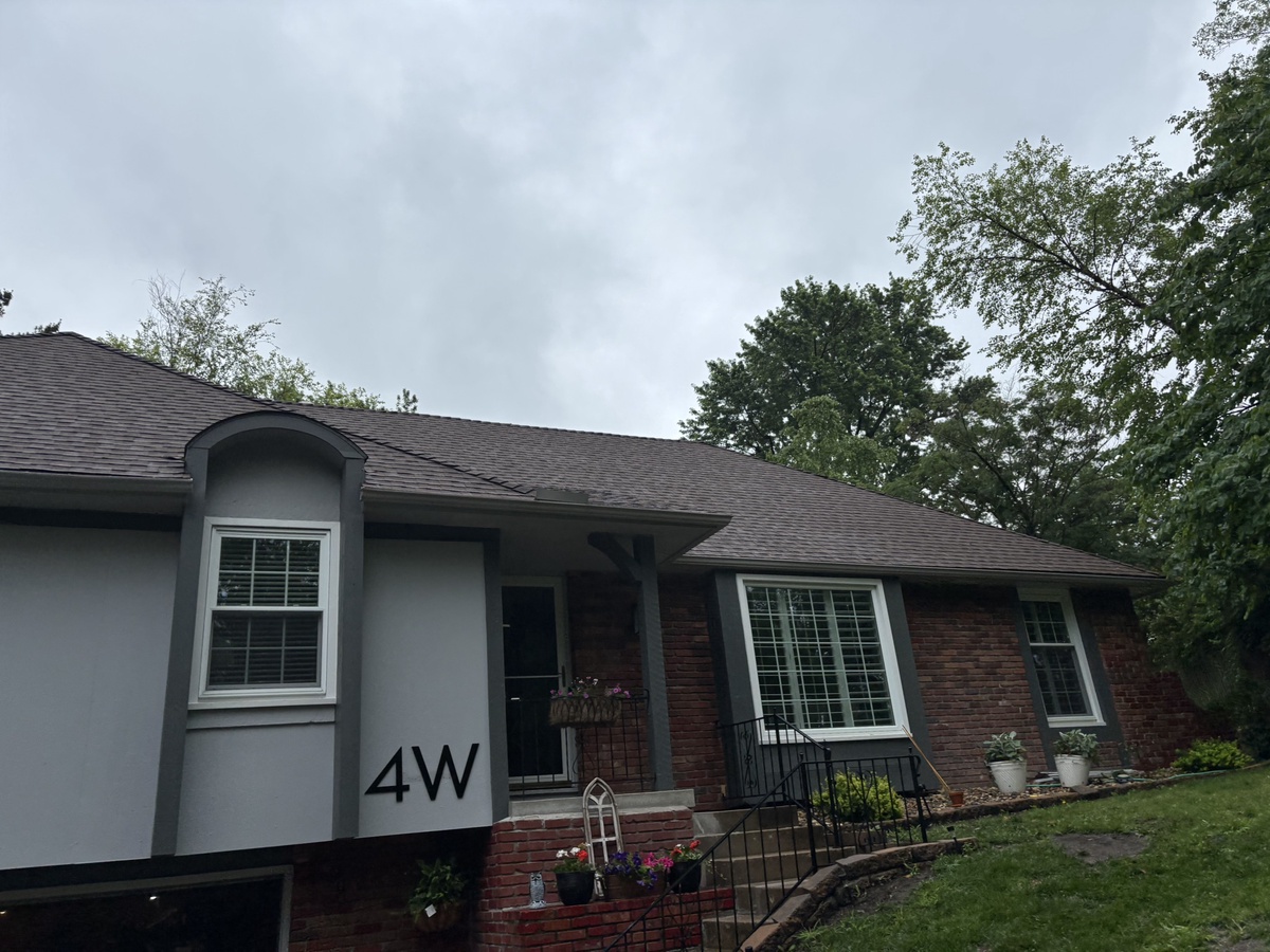 4 West Bridlespur Drive , Kansas City, MO, US