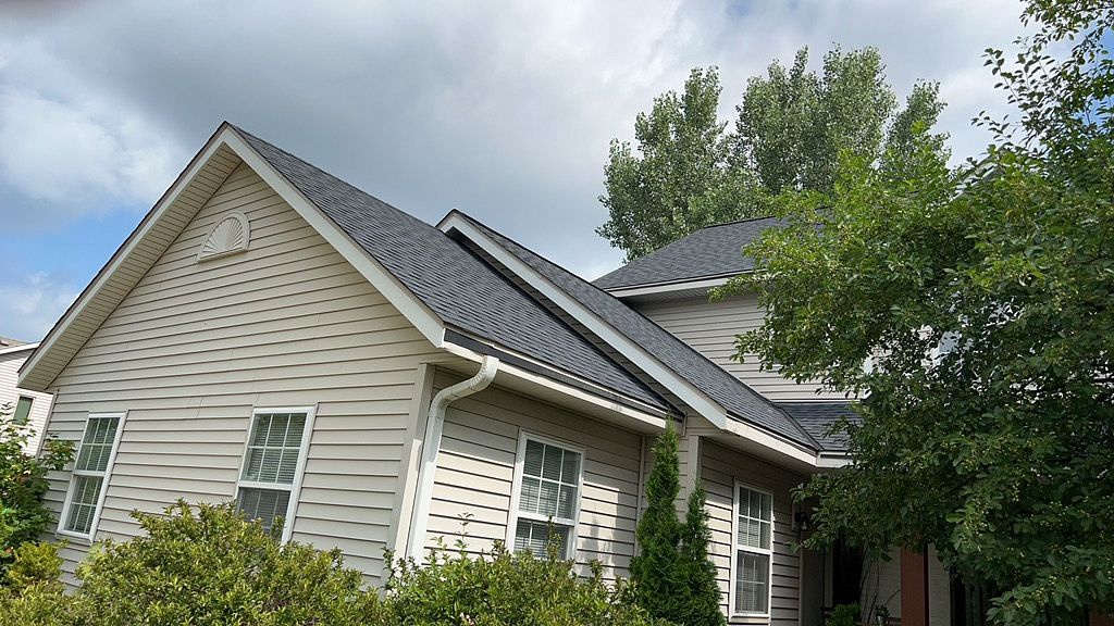 412 East Red Pine Circle , Dousman, WI, US