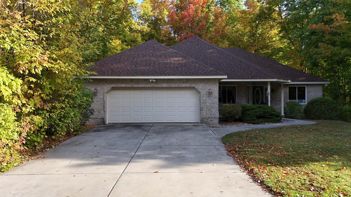 7040 Woods West Drive , Flushing, MI, US