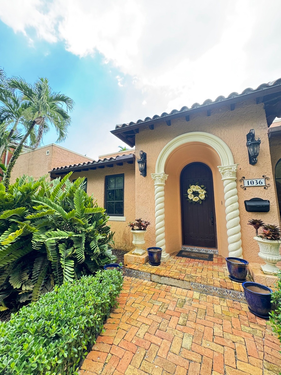 1036 Asturia Ave , Coral Gables, FL, US