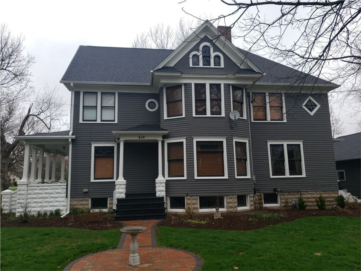 210 East Cleveland Street , Waterman, IL, US