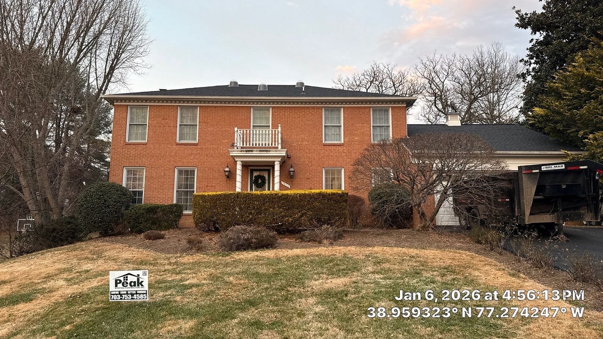 9404 Fairpine Lane , Great Falls, VA, US