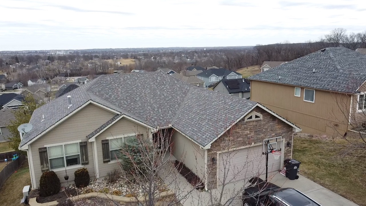 802 Southwest Hilltop Court , Grain Valley, MO, US