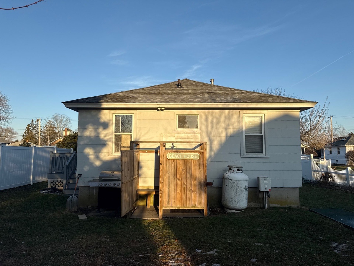 32 Crandall Avenue , Westerly, RI, US