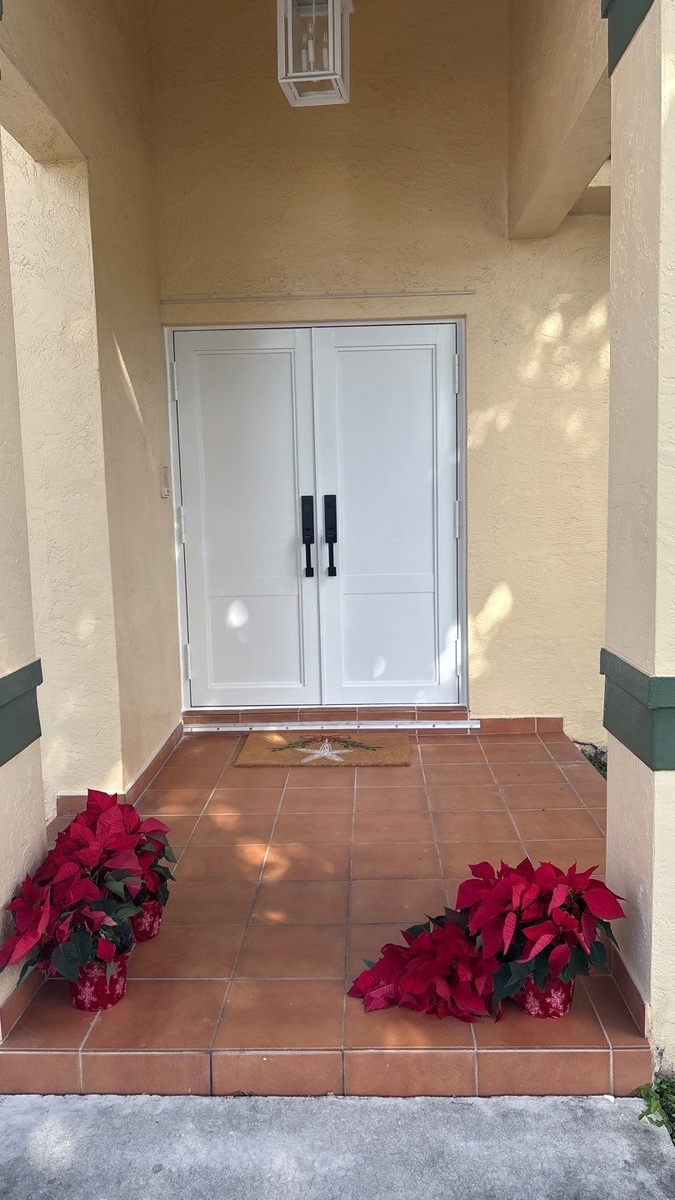 9005 Northwest 147th Terrace , Hialeah, FL, US