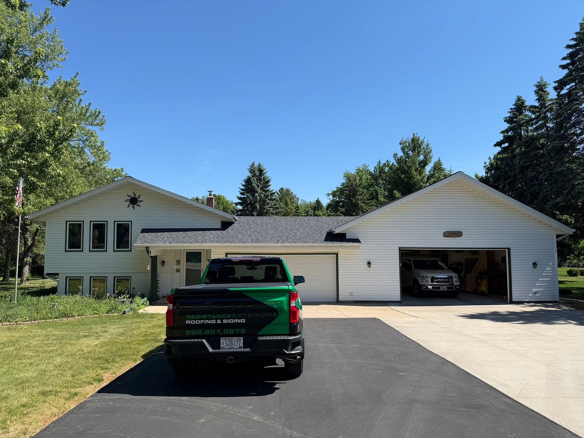 S56W29551 Roanoke Drive , Waukesha, WI, US