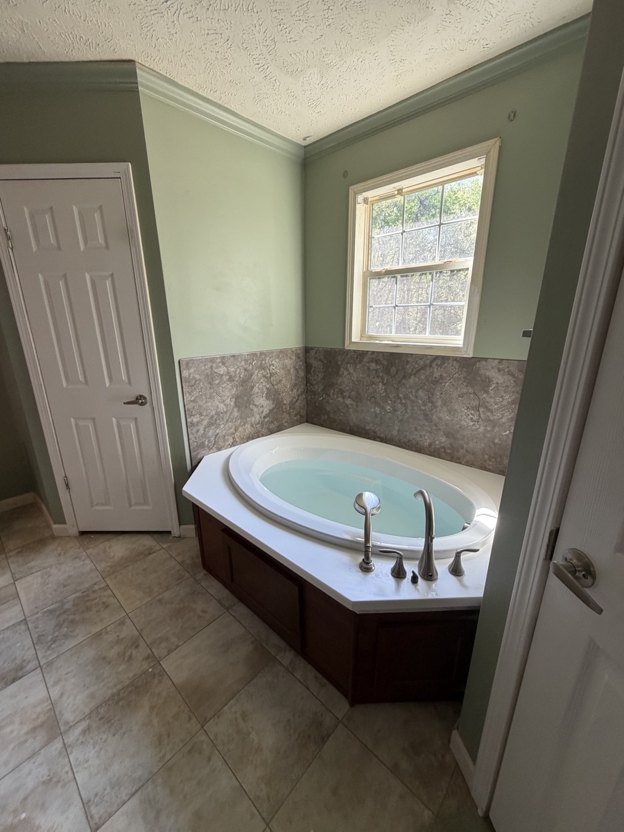 Earlysville, VA, 22936, US