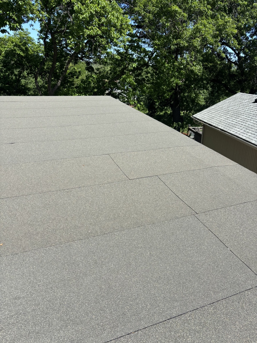 619 North Shore Drive , Lake Waukomis, MO, US