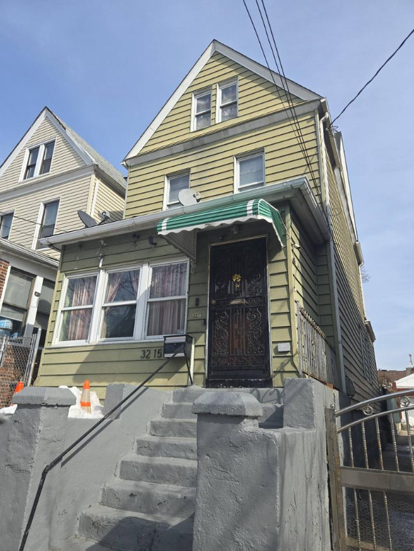 32-15 103rd Street , Queens, NY, US