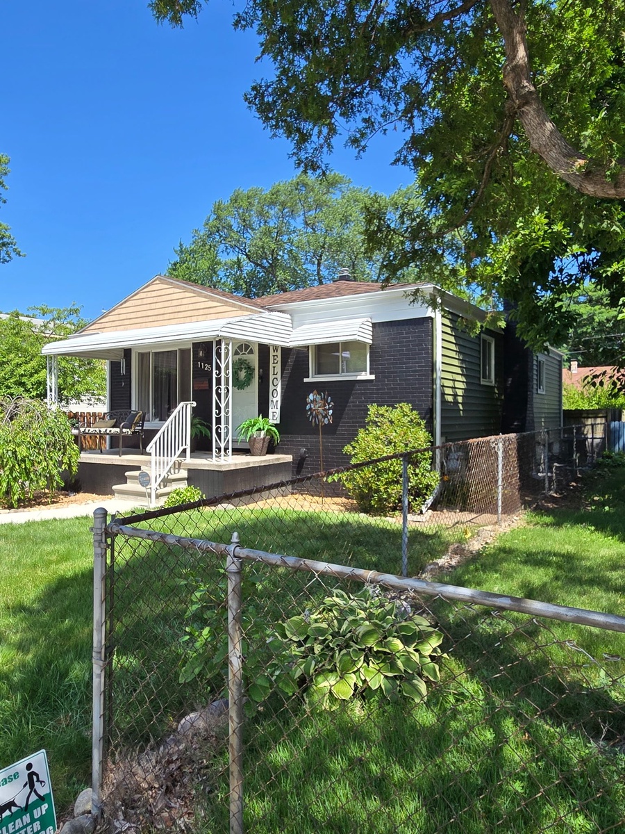 1125 East Bernhard Avenue , Hazel Park, MI, US