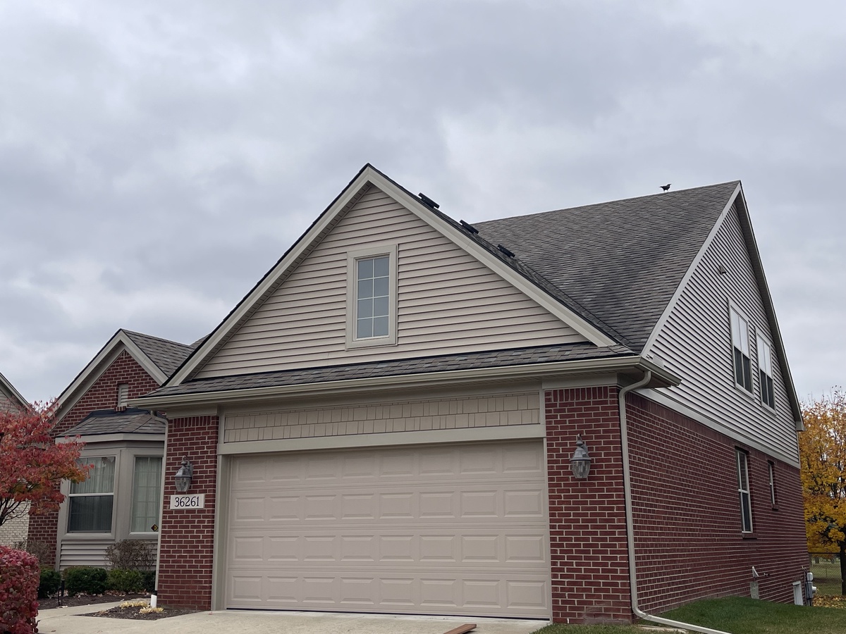 36261 Club Drive , Livonia, MI, US