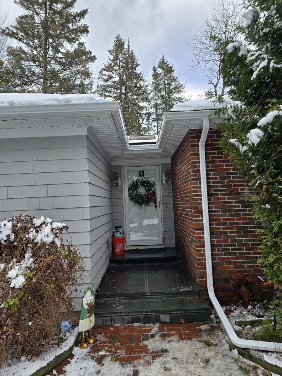 16 Milton Place , Bangor, ME, US