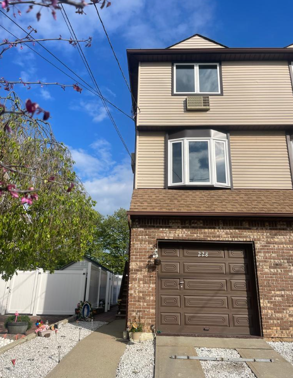228 Milton Avenue , Staten Island, NY, US