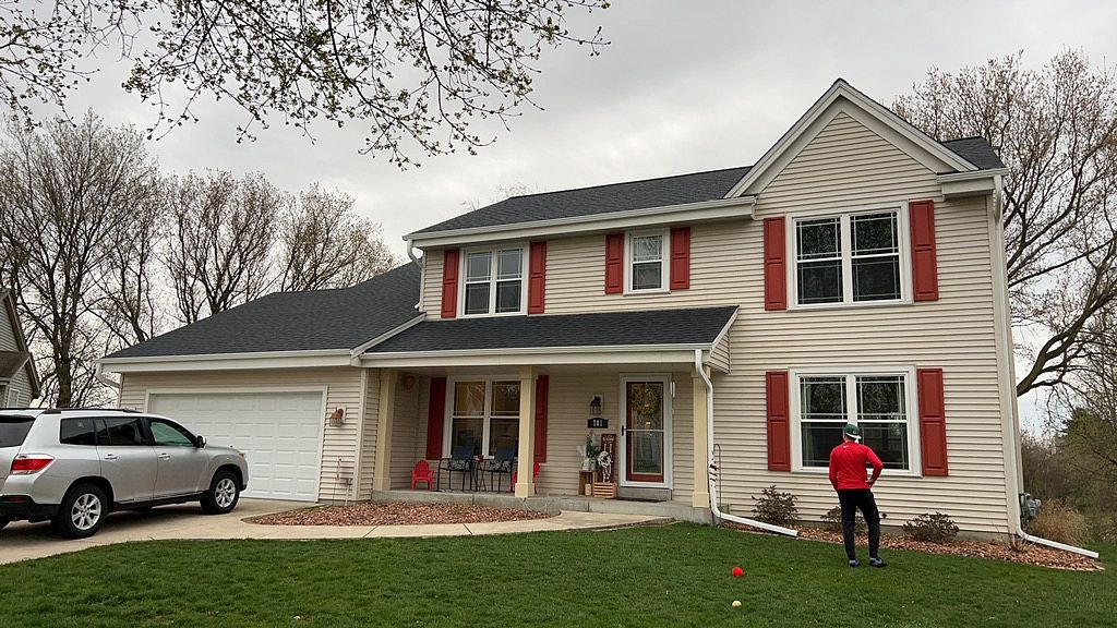 781 Barrington Court , Pewaukee, WI, US
