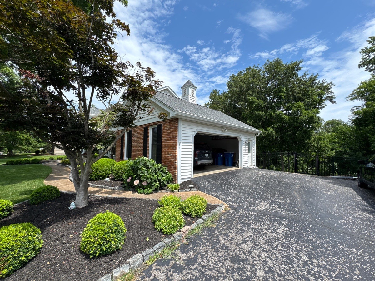 16353 Wilson Farm Drive , Chesterfield, MO, US