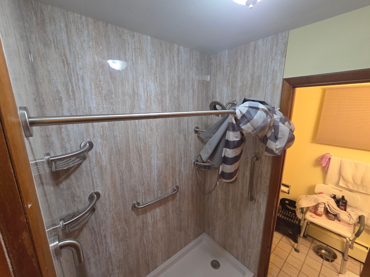 2410 Southwest Fairlawn Court , Topeka, KS, US