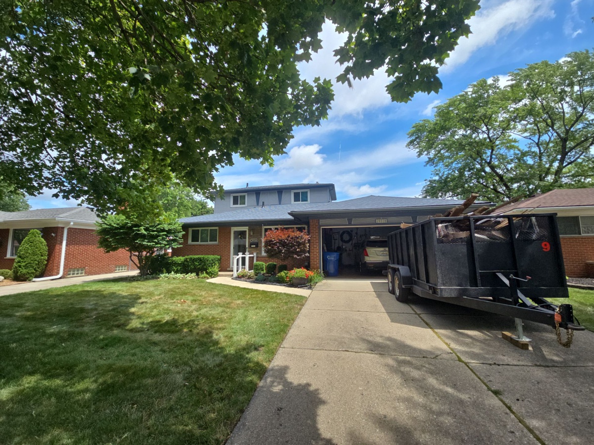 29318 Dover Avenue , Warren, MI, US