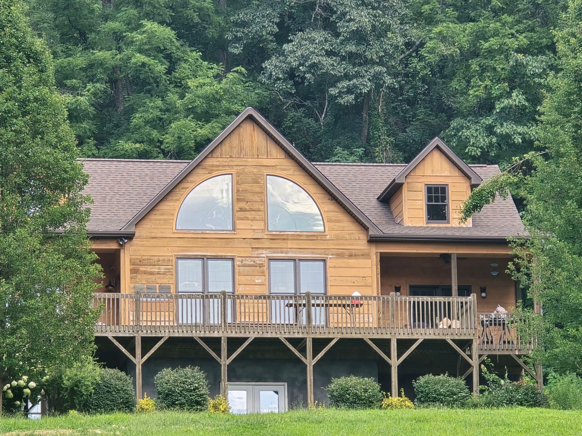 110 Mailon King Road , Leicester, NC, US