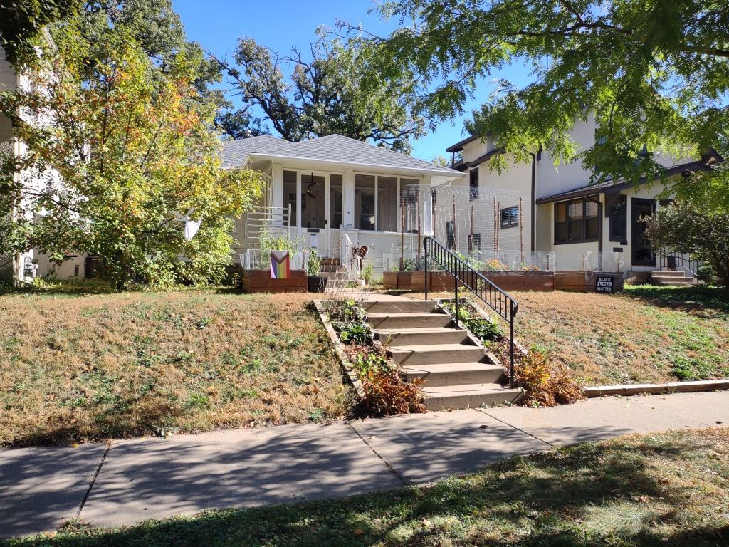 2555 Northeast McKinley Street , Minneapolis, MN, US