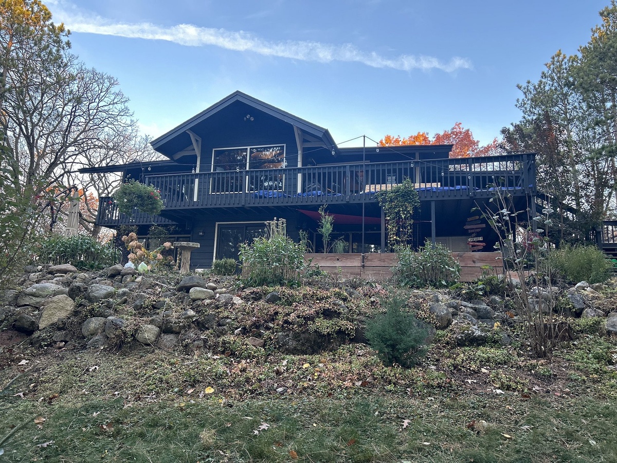 S35W33275 Honeysuckle Court , Dousman, WI, US
