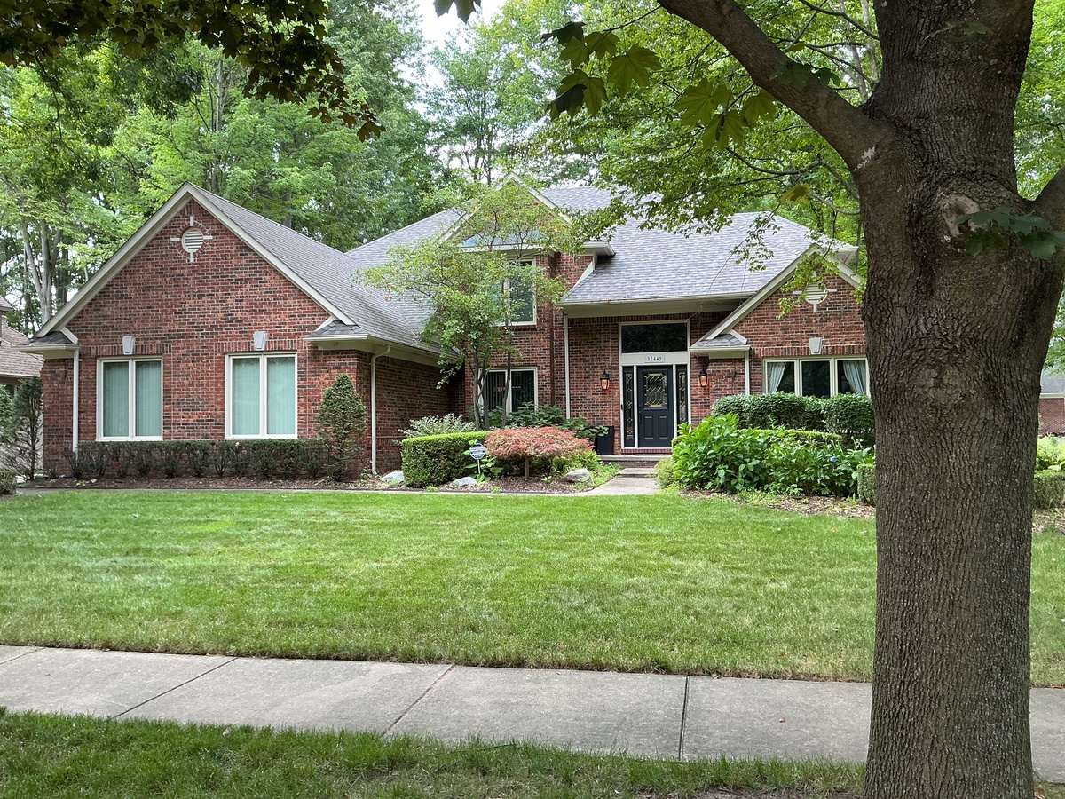 53449 Hunters Crossing Drive , Shelby Township, MI, US