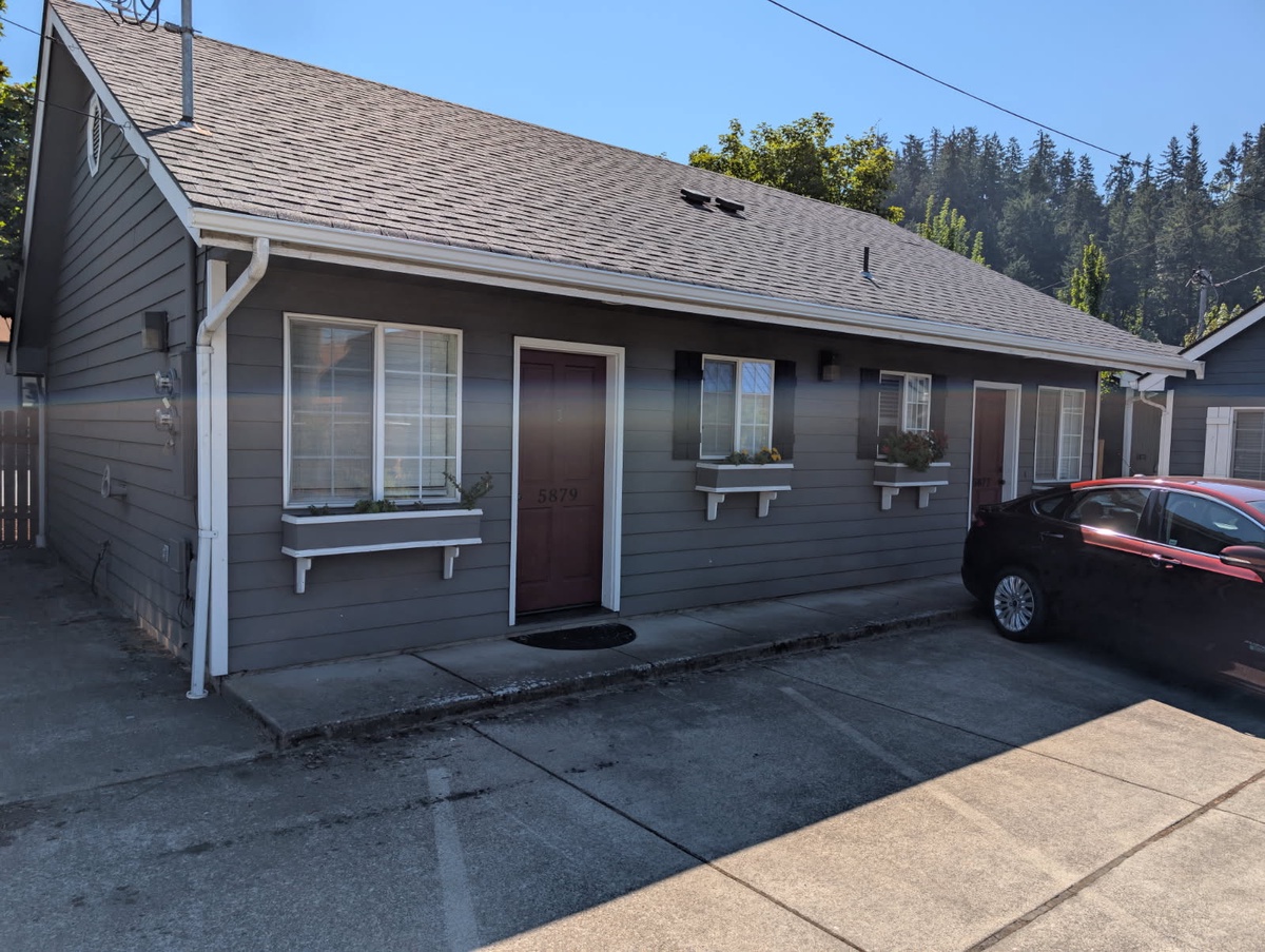 5879 Main Street , Springfield, OR, US