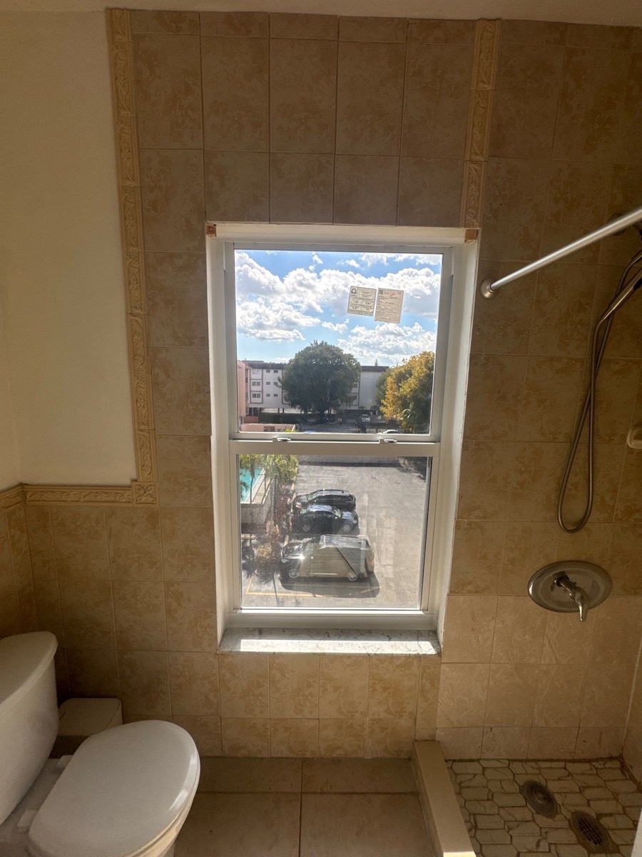 399 NW 72nd Ave. Apt 303 , Miami, FL, US