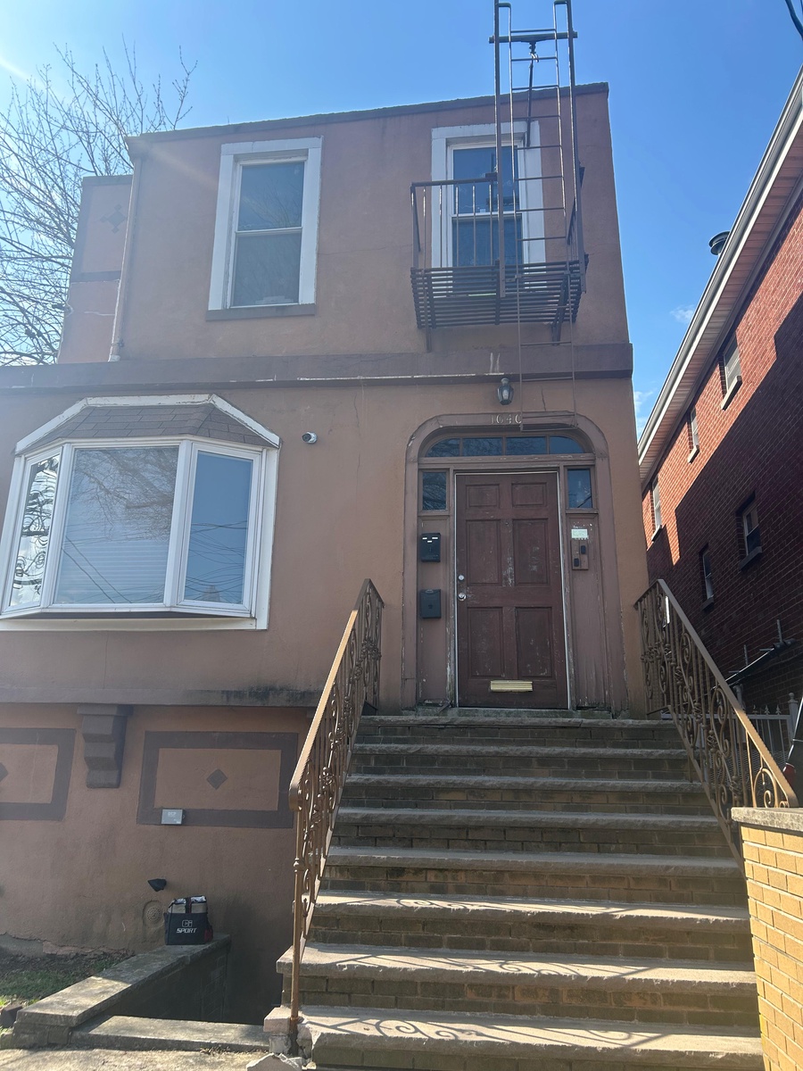 1040 East 216th Street , The Bronx, NY, US