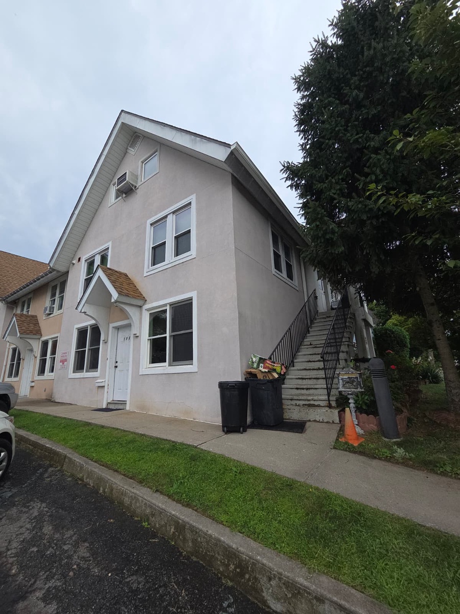 19 Osborne Street , White Plains, NY, US