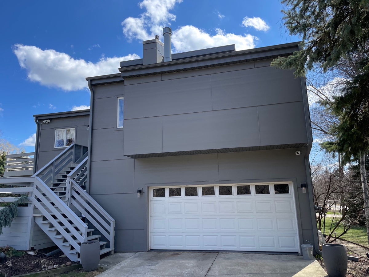 18W071 East Woodland Avenue , Addison, IL, US