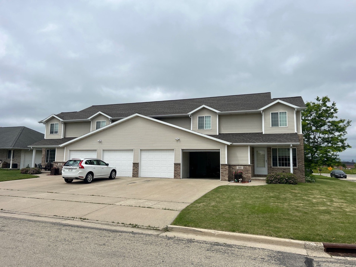 303/305 Rising Star Lane , Seymour, WI, US
