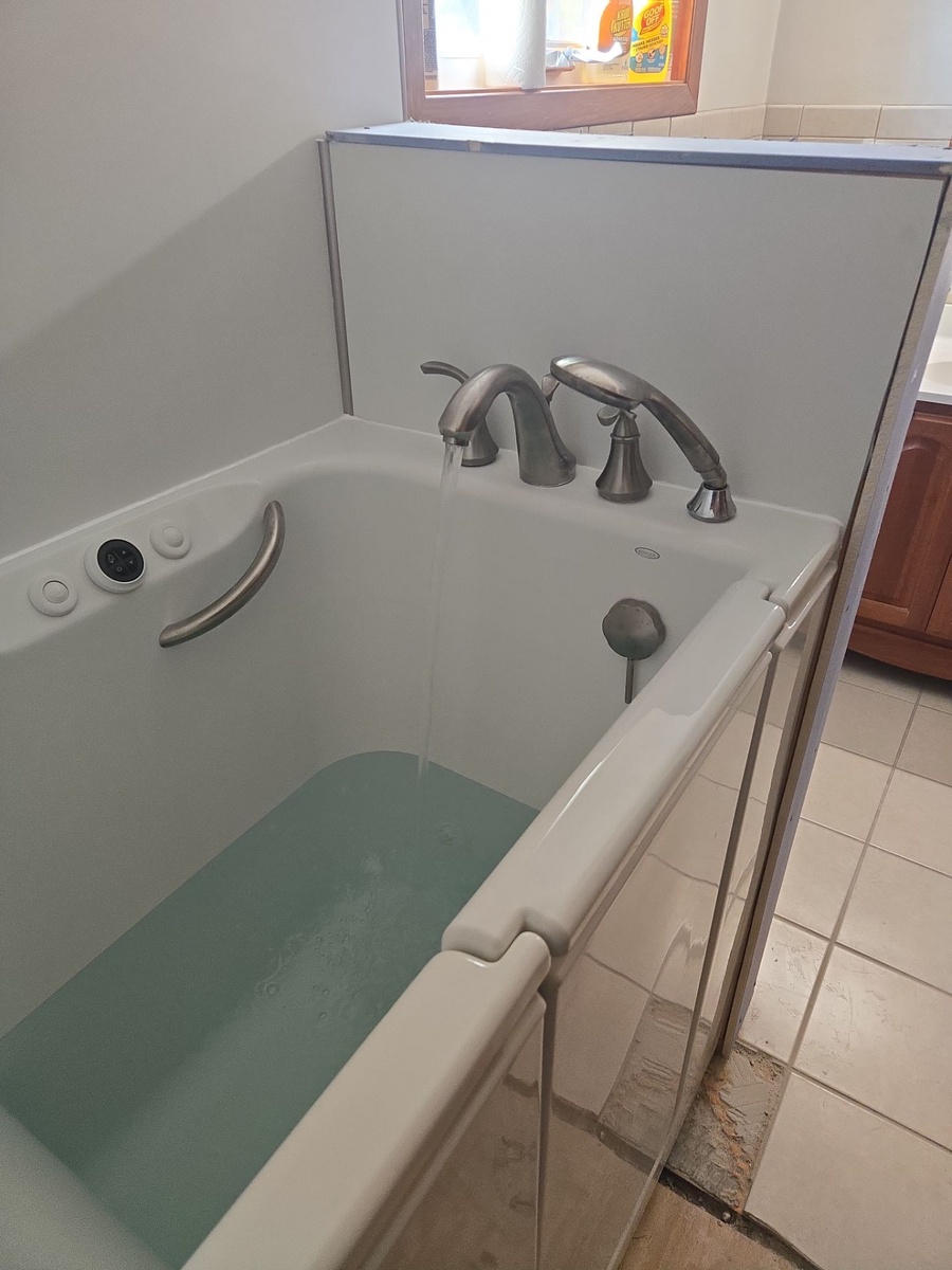 218 W Mitchell Ave , Waterloo, Iowa, US