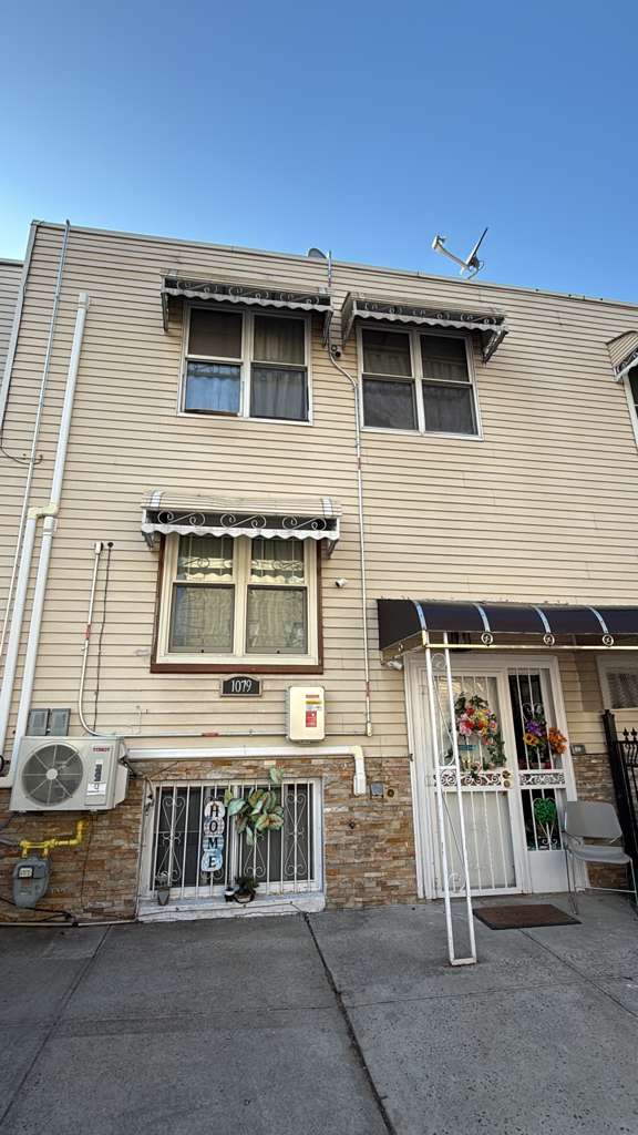 1079 Simpson Street , The Bronx, NY, US