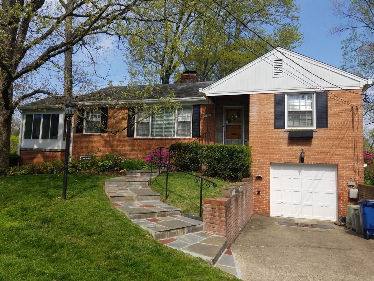 7202 Bybrook Lane , Chevy Chase, MD, US