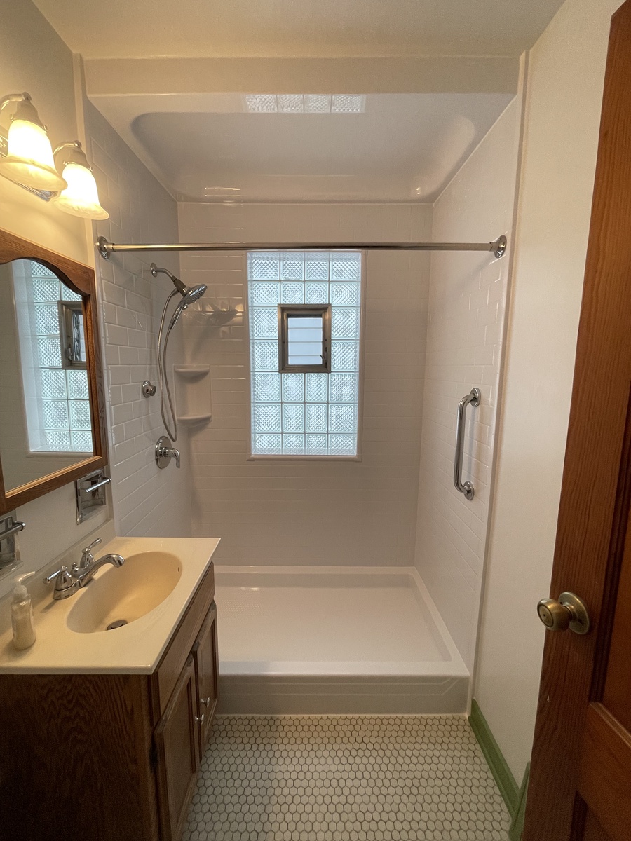 Whitefish Bay, WI, 53217, US