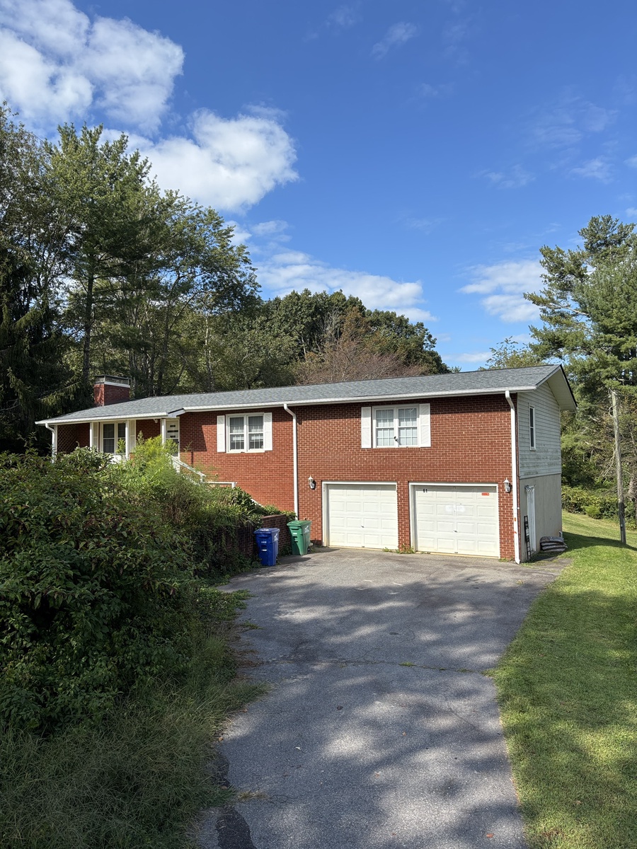 61 Frisbee Road , Leicester, NC, US