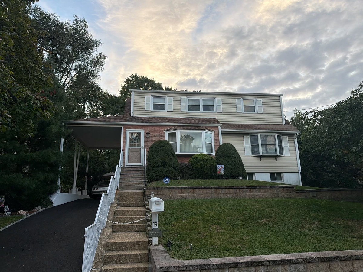 19 Oregon Avenue , Hazlet, NJ, US