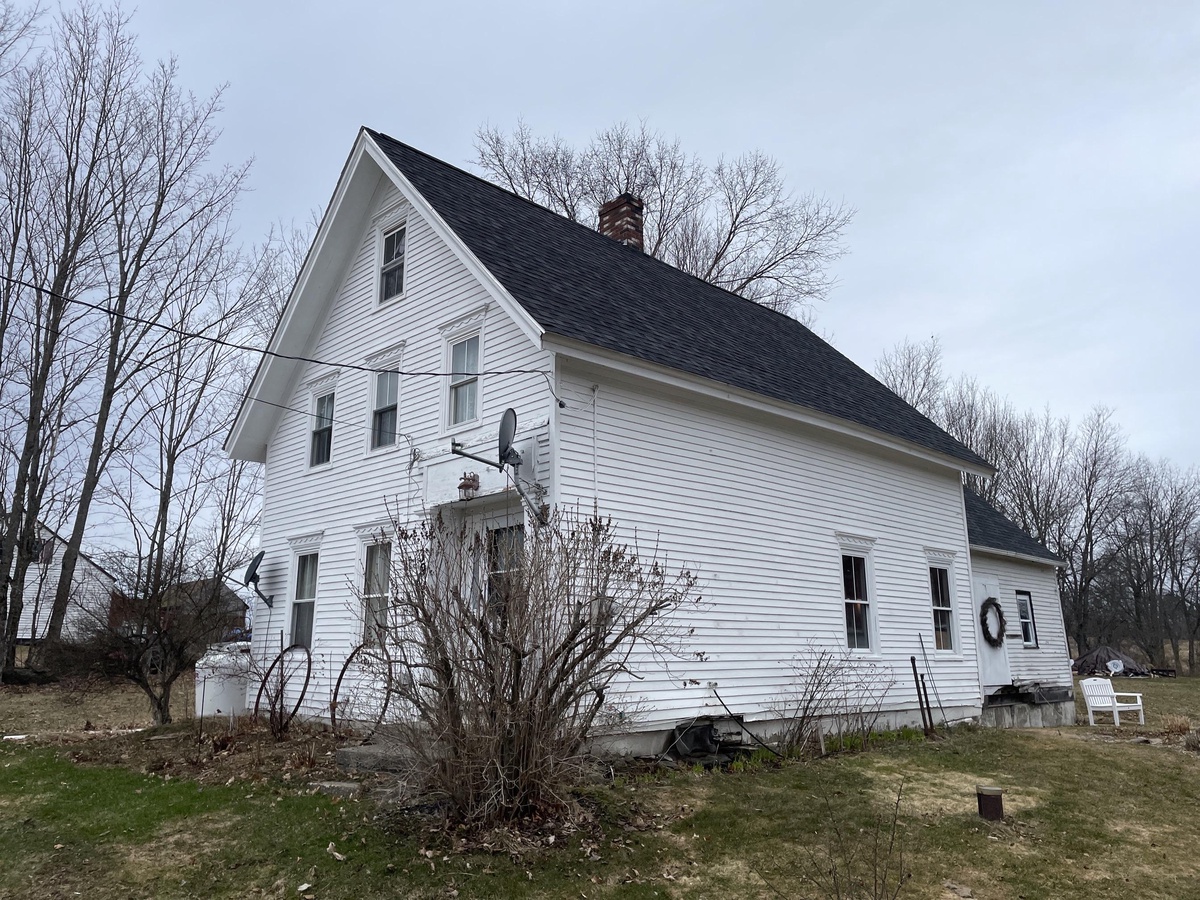39 West Road , Bradford, ME, US