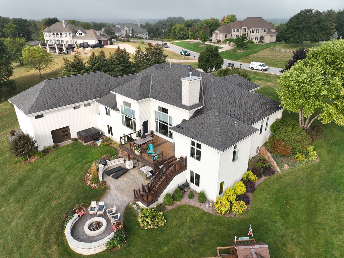 W294S5440 Holiday Oak Drive , Waukesha, WI, US