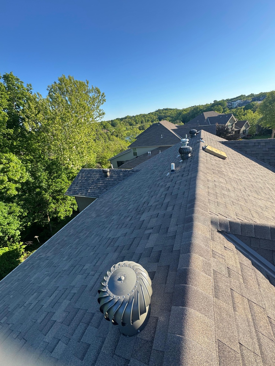 15217 Northwest 66th Street , Parkville, MO, US