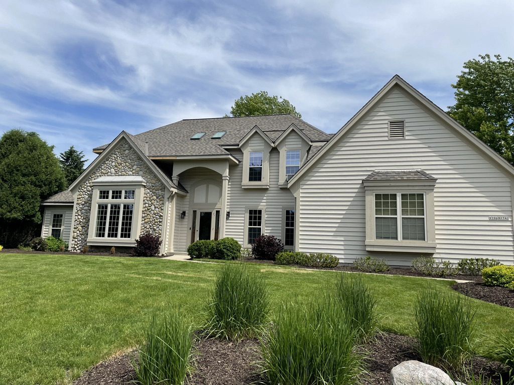 W296N1742 Hidden Creek Court , Pewaukee, WI, US